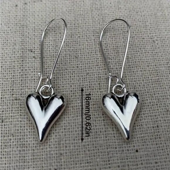🩶 NEW silver puffy heart dangle earrings 🩶 - Picture 3 of 5